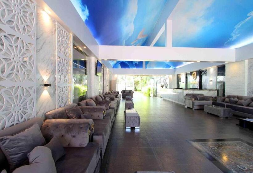 هتل Pooh Beach Resort & Spa