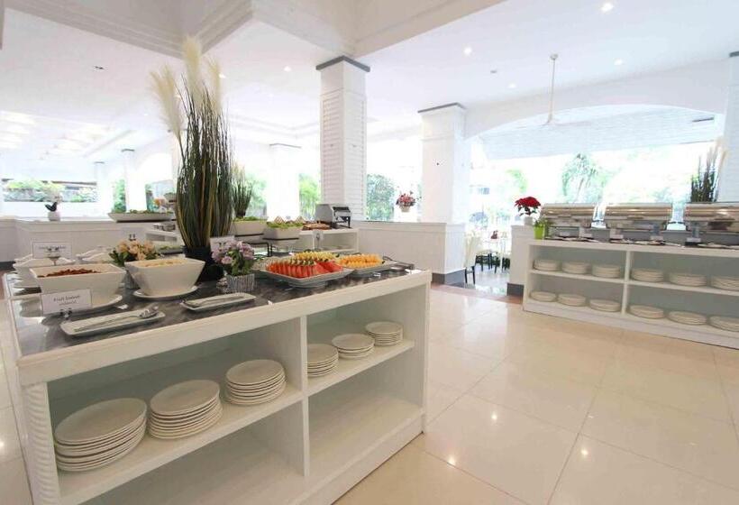 هتل Pooh Beach Resort & Spa