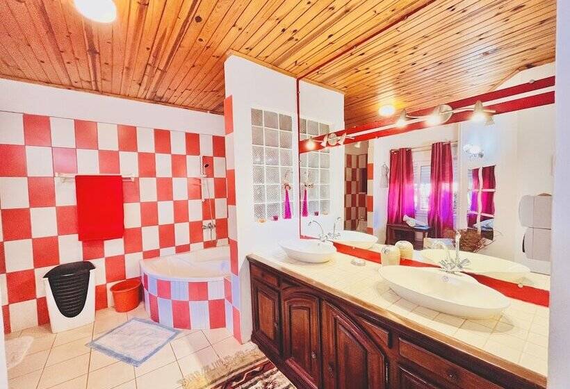 בית מלון כפרי Regina Lodge