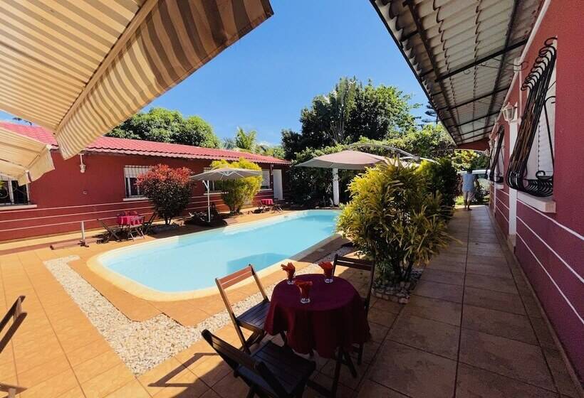 בית מלון כפרי Regina Lodge