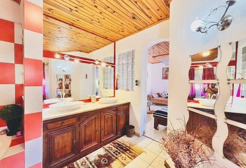 בית מלון כפרי Regina Lodge