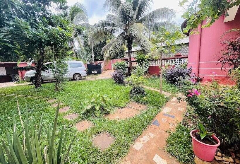 בית מלון כפרי Regina Lodge