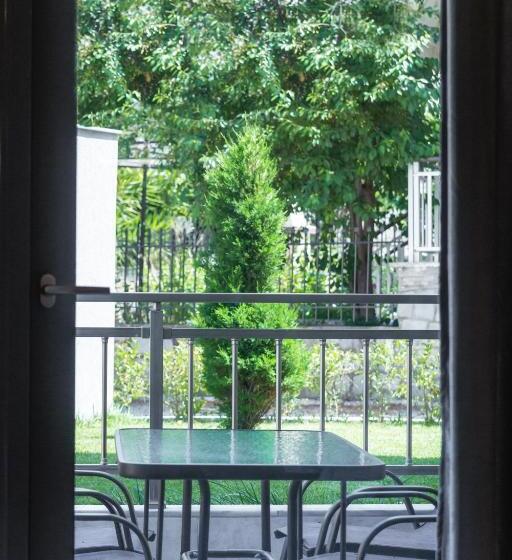 בית מלון כפרי Summer Inn