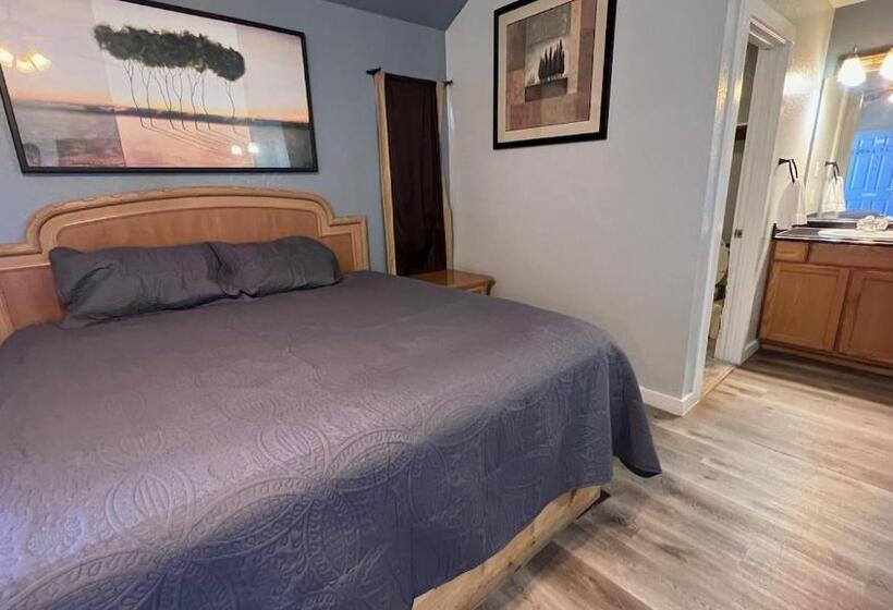 Отель Texas Lodge Kenedy