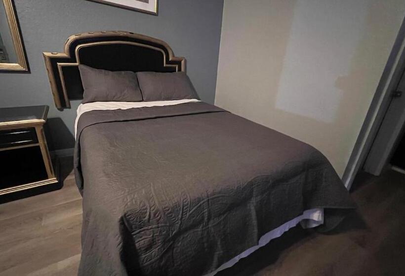 Отель Texas Lodge Kenedy