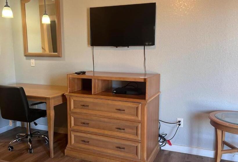 Отель Texas Lodge Kenedy