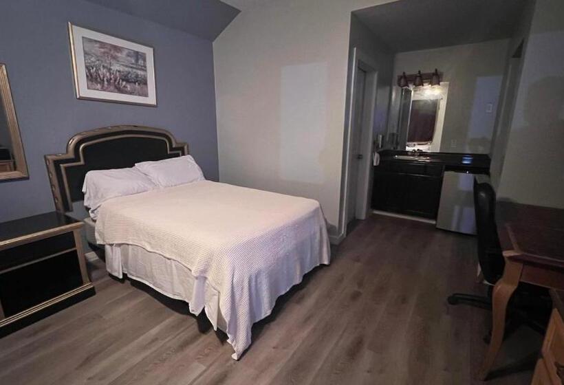 Отель Texas Lodge Kenedy