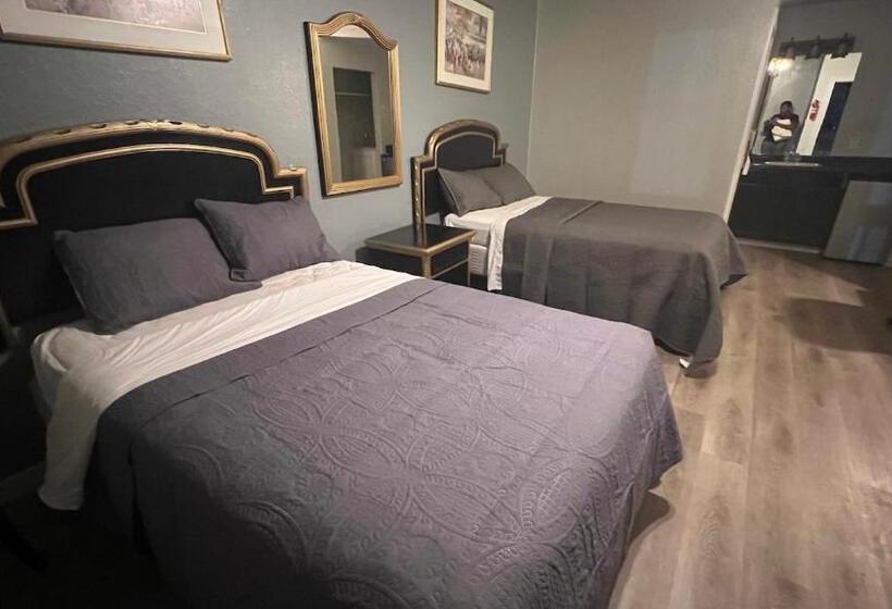 Отель Texas Lodge Kenedy