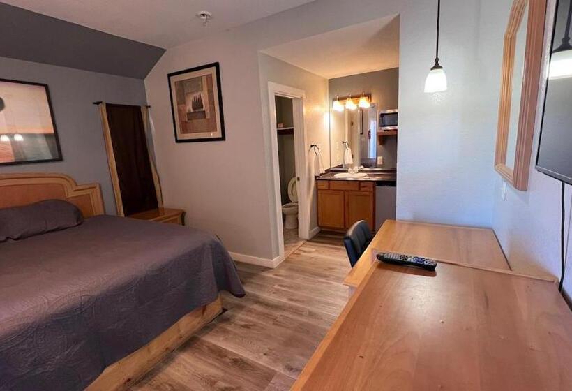 Отель Texas Lodge Kenedy