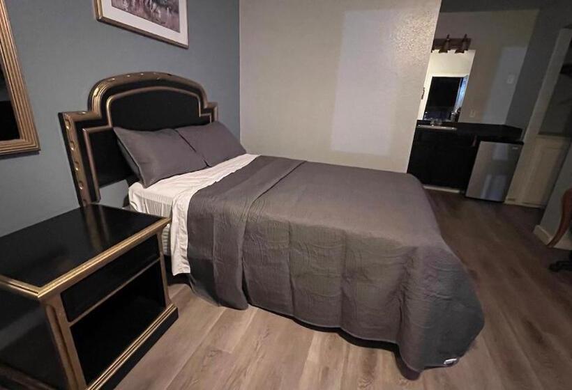 Отель Texas Lodge Kenedy