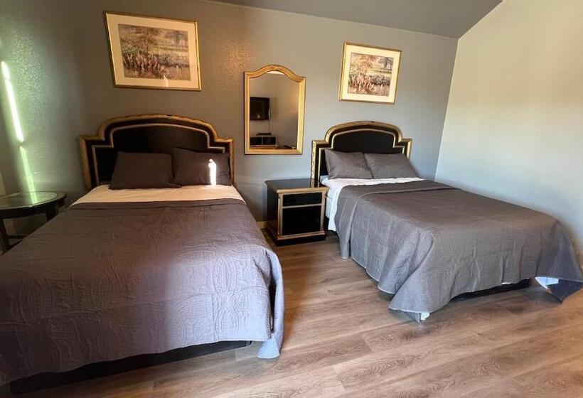 Отель Texas Lodge Kenedy