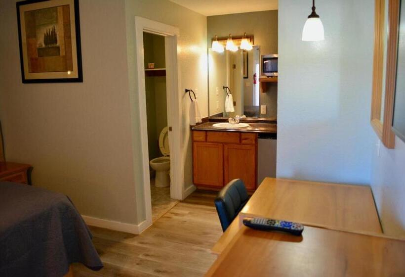 Отель Texas Lodge Kenedy