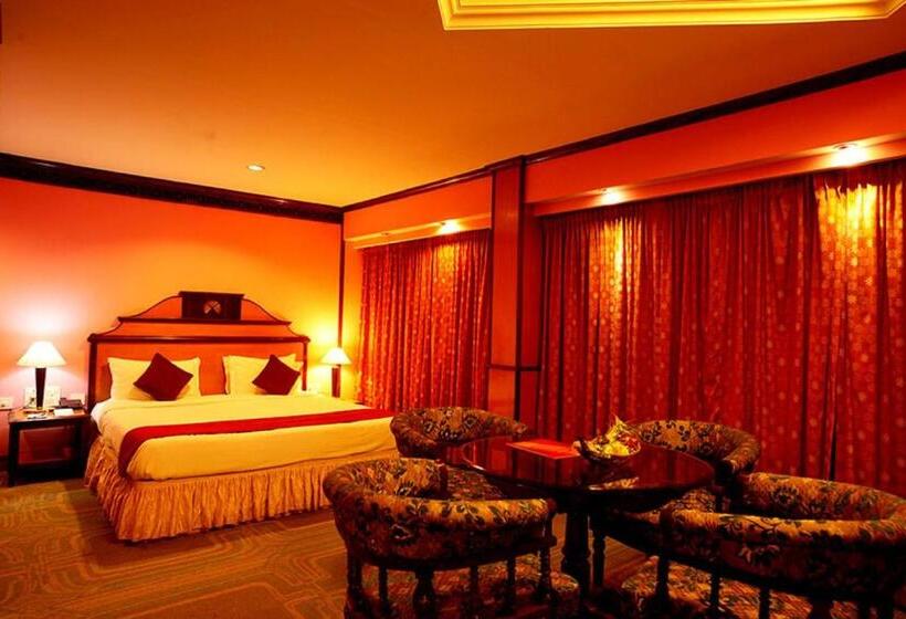 ホテル The Surya, Cochin