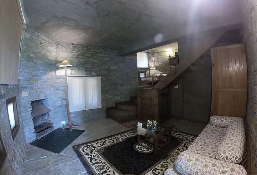 فندق Tiaraa Monolith Lake Resort