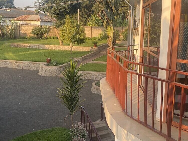 Отель Tumaini Homestay