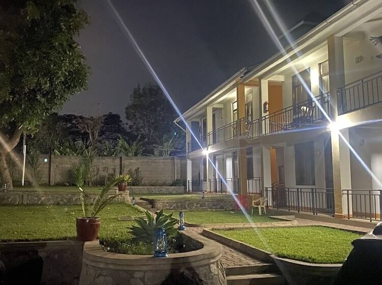 Отель Tumaini Homestay