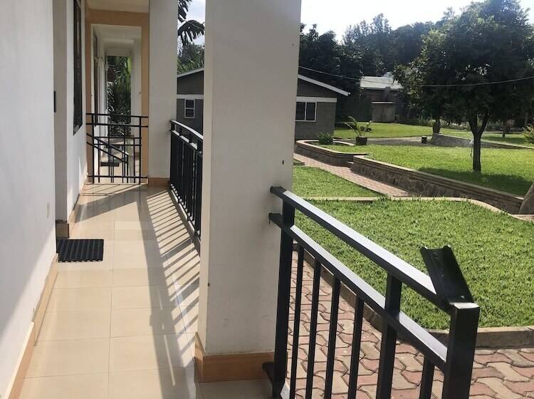 Отель Tumaini Homestay