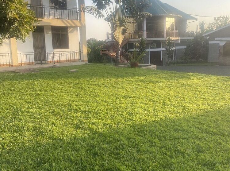 Отель Tumaini Homestay