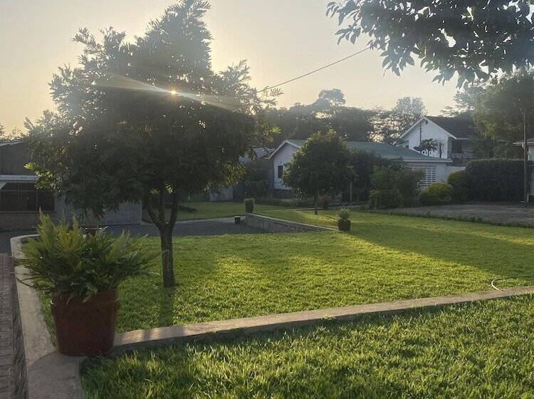 Отель Tumaini Homestay