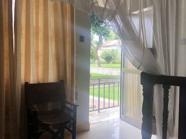 Отель Tumaini Homestay