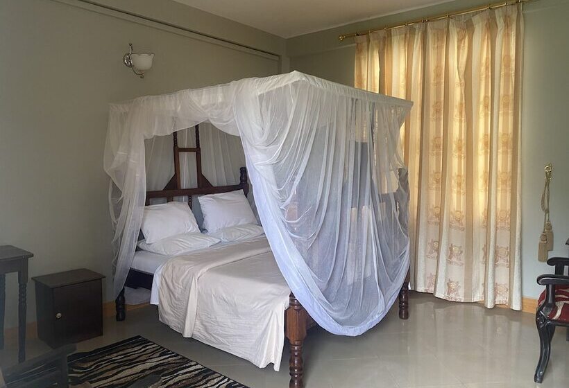 Отель Tumaini Homestay