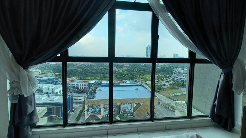 فندق Yemala Suites At Skyloft   Johor