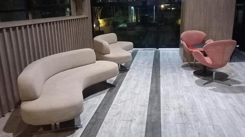 בית מלון כפרי Yemala Suites At Skyloft   Johor