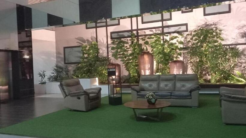 בית מלון כפרי Yemala Suites At Skyloft   Johor