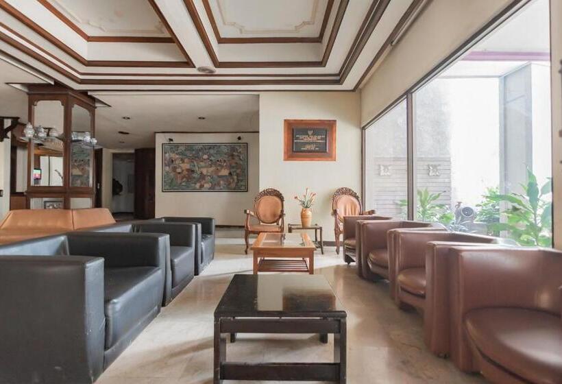 Istana Hotel Bandung Mitra Reddoorz