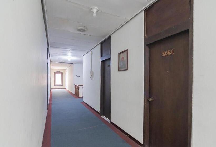 Istana Hotel Bandung Mitra Reddoorz