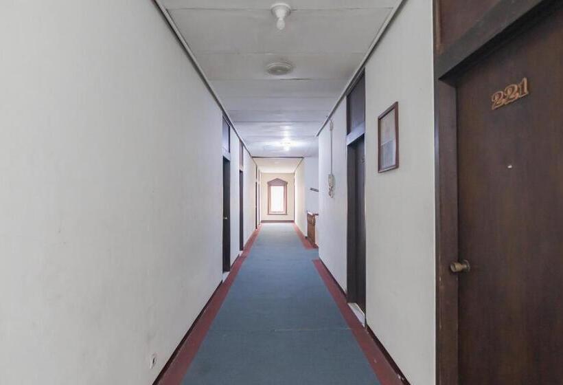 Istana Hotel Bandung Mitra Reddoorz