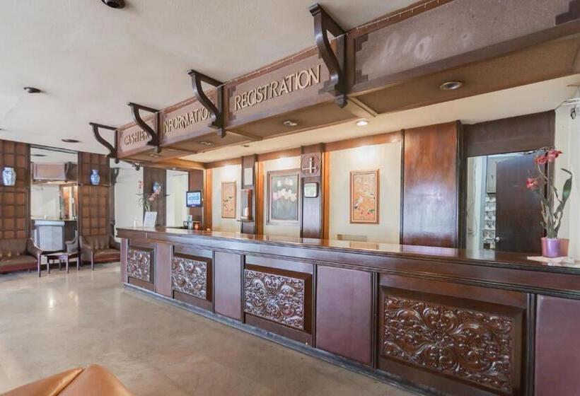 Istana Hotel Bandung Mitra Reddoorz