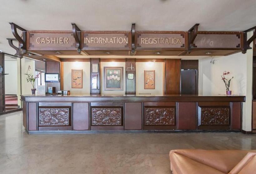 Istana Hotel Bandung Mitra Reddoorz