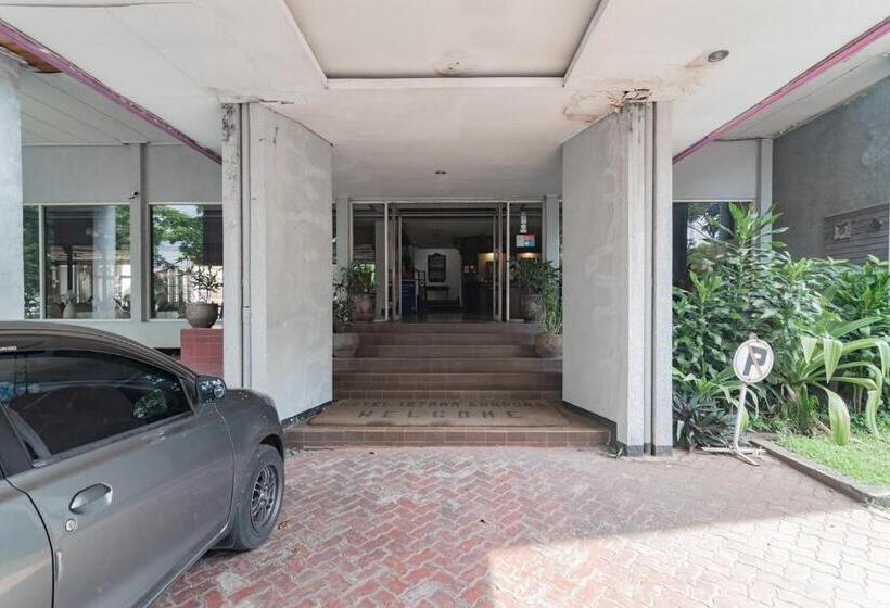 Istana Hotel Bandung Mitra Reddoorz