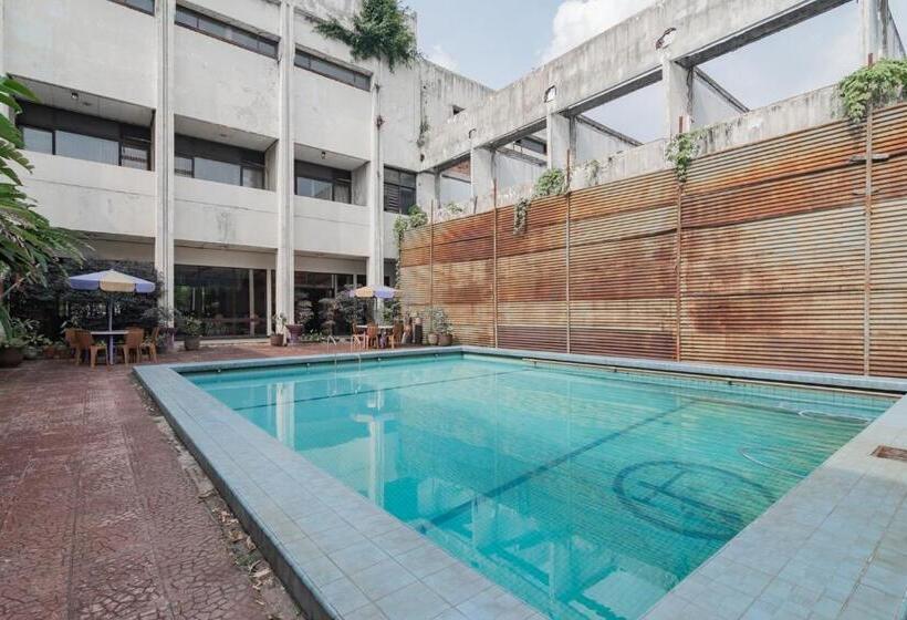 Istana Hotel Bandung Mitra Reddoorz