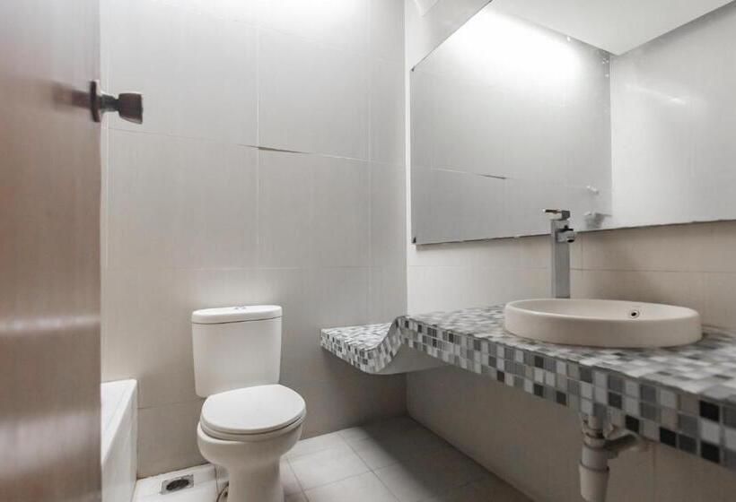 Istana Hotel Bandung Mitra Reddoorz