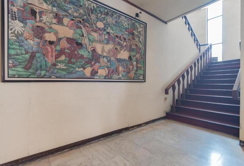 Istana Hotel Bandung Mitra Reddoorz