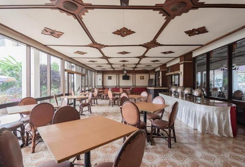 Istana Hotel Bandung Mitra Reddoorz