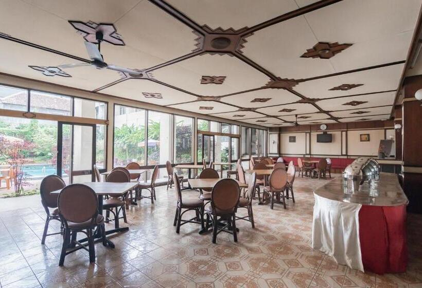 Istana Hotel Bandung Mitra Reddoorz