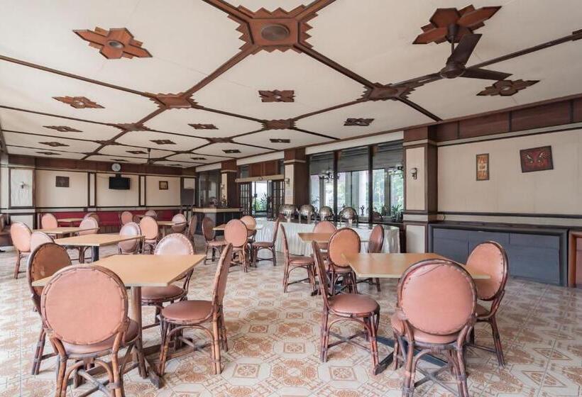 Istana Hotel Bandung Mitra Reddoorz