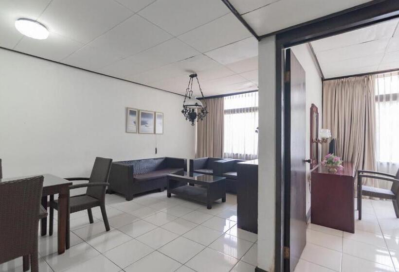 Istana Hotel Bandung Mitra Reddoorz