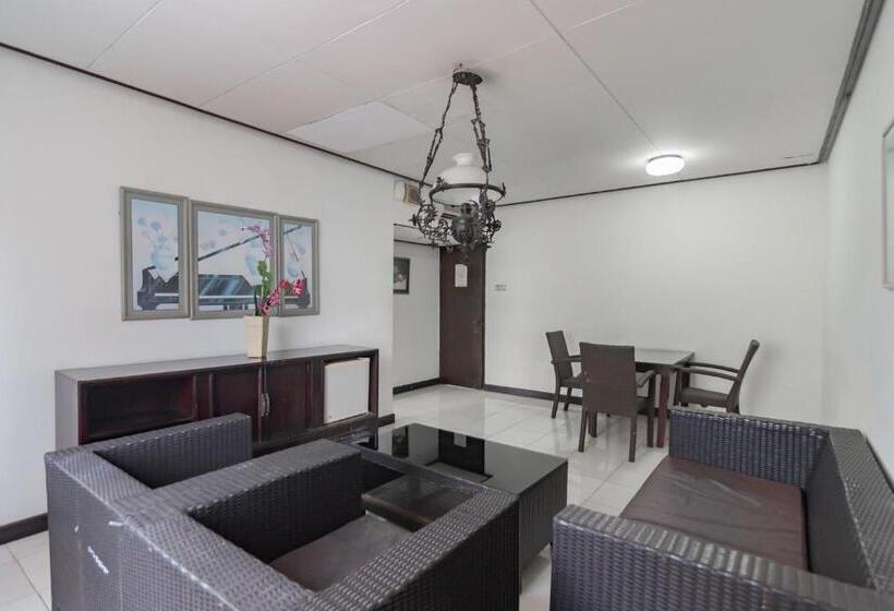 Istana Hotel Bandung Mitra Reddoorz