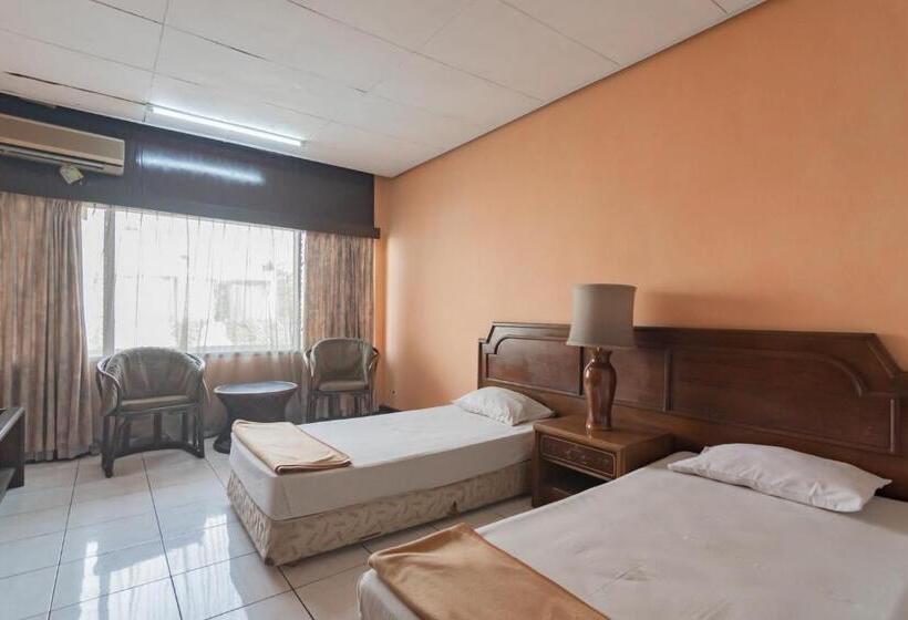 Istana Hotel Bandung Mitra Reddoorz