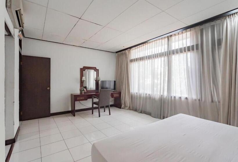 Istana Hotel Bandung Mitra Reddoorz