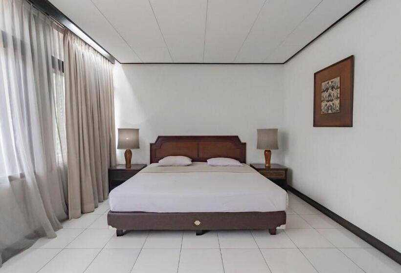 Istana Hotel Bandung Mitra Reddoorz