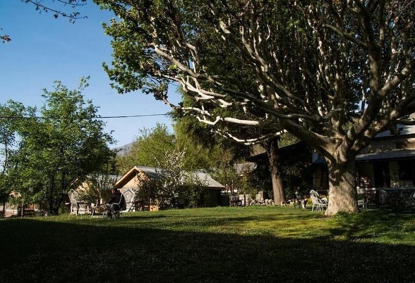 Mountain Inn Hotel Chitral