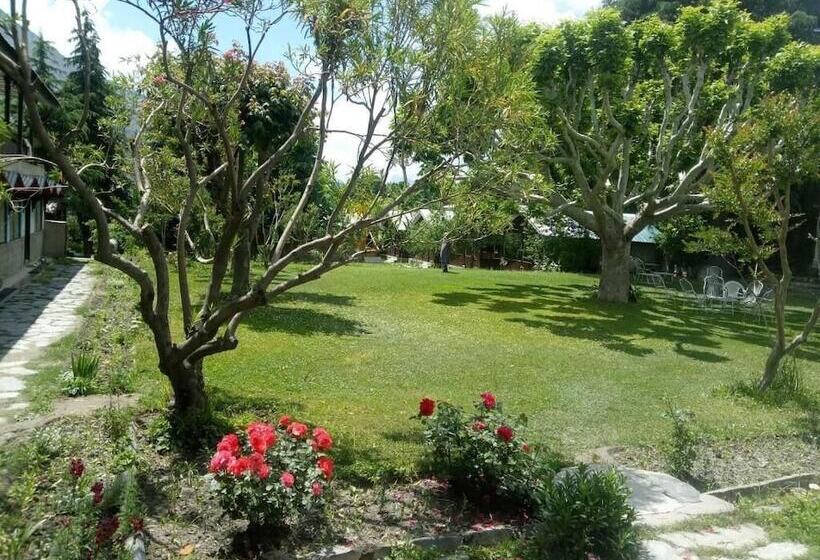 Mountain Inn Hotel Chitral