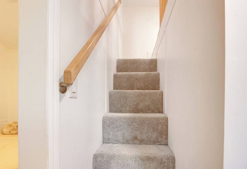 Peaceful Lake Almanor Cabin: Fish, Hunt + Hike!