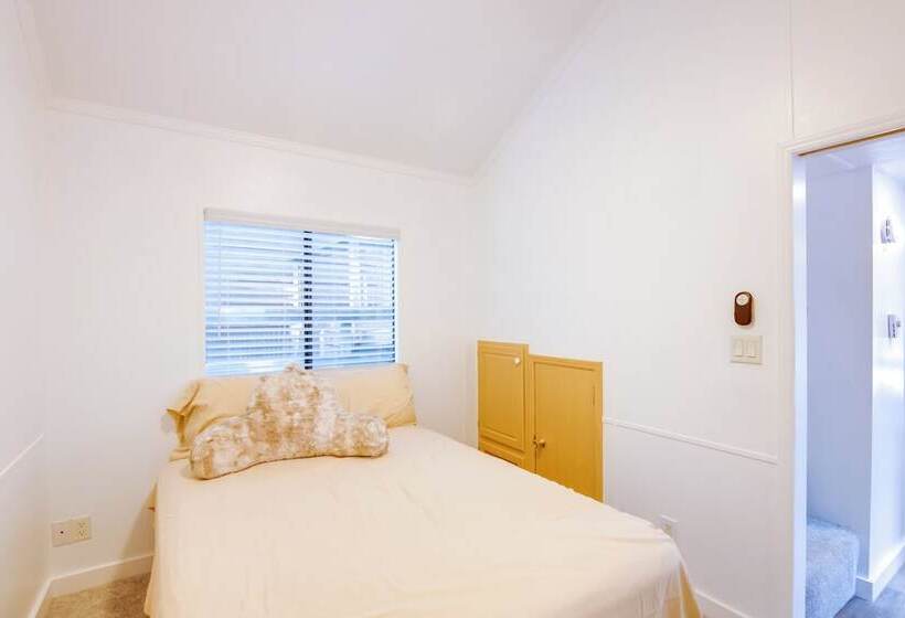 Peaceful Lake Almanor Cabin: Fish, Hunt + Hike!