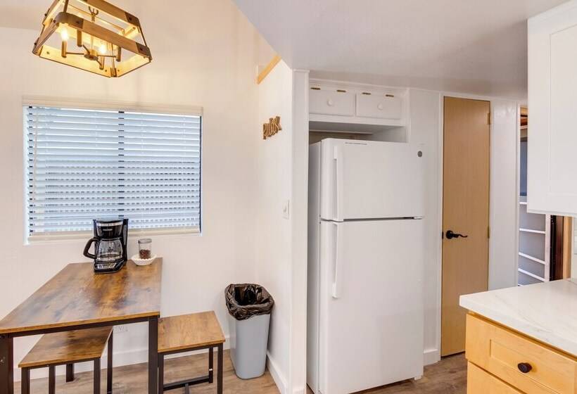 Peaceful Lake Almanor Cabin: Fish, Hunt + Hike!